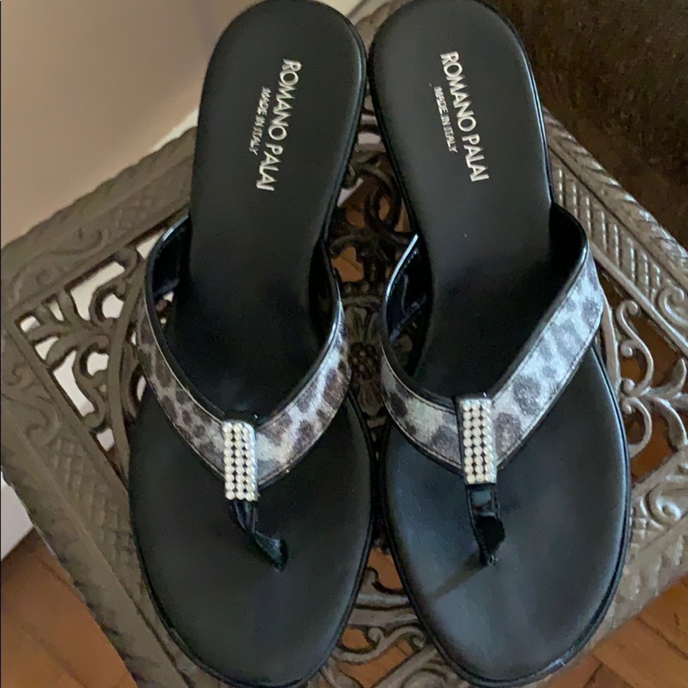 Romano Palai Black Wedge Thong Sandal Sz 9M
